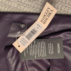 317-Nwt Vegan Leather Pants in purple 💜‎
